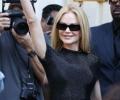 Николь Кидман сияет на показе Balenciaga в ослепительном платье, усыпанном стразами