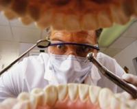 Стоматолог-садист вырвал 21-летнему юноше все зубы