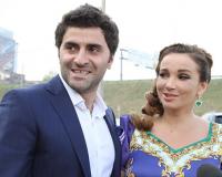 Телеведущая Анфиса Чехова отложила свадьбу по совету астролога