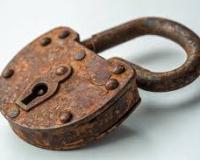 Замок как граница: когда безопасность нуждается в бережном «обходе»