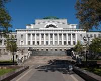 Центробанк снова обвиняют в торможении экономического роста России